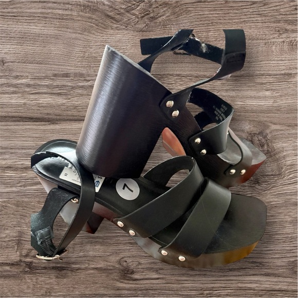 Madden Girl Black Platform Heels - Picture 5 of 7